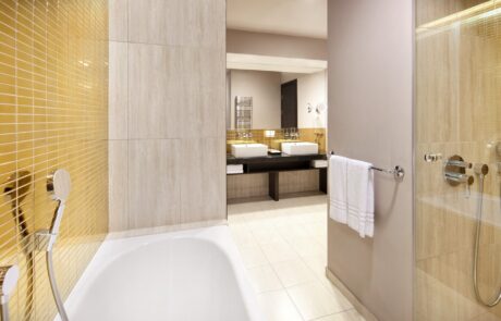 ClubJuniorBathroomSuite-SheratonPragueHotel2013HD
